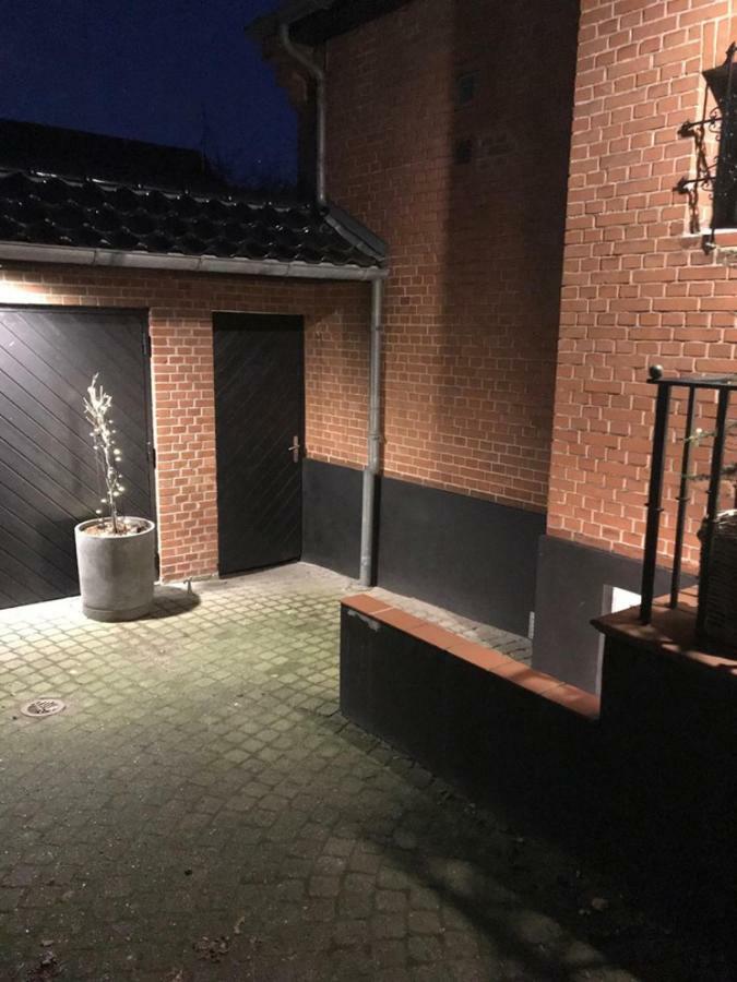 Special Offer,One Of Its Kind, Extremely Central In Herning, Danish Hosts, Extremely Clean, Very Quiet Street But A Stonethrough From Bars & Restaurants Apartment Exterior photo